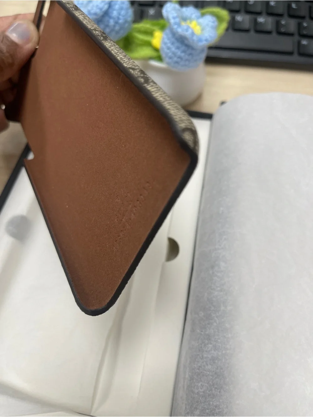Gucci Beige Monogram UFO Rainbow iPhone 7/8 SE Case NWB. Style # 496344•493949